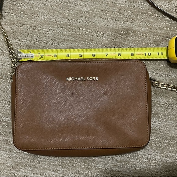 FREE w/ PURCHASE from my closet Michael Kors Jet Set Large Saffiano Cross body - Picture 3 of 11